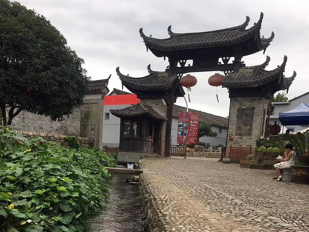 探索奇妙世界,来这是哪个国家的语言?寻找答案!